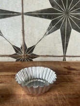 Load image into Gallery viewer, Vintage small fluted tea light holder
